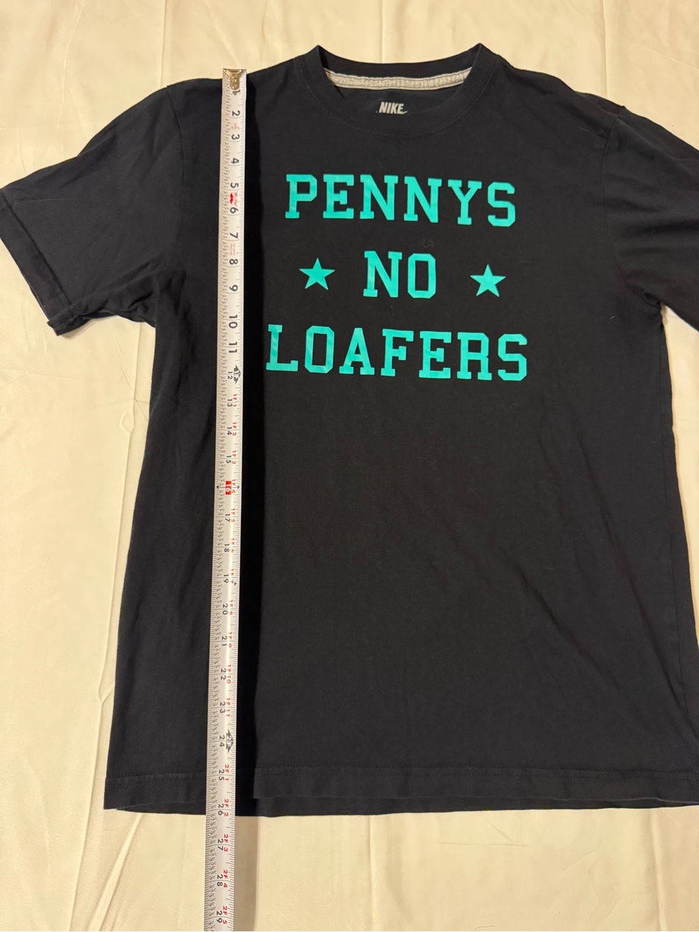 Vintage Nike Men’s Black Graphic Tee “Pennys No Loafers” - Picture 4 of 8